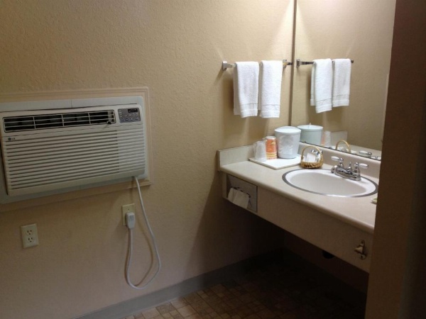 Wildwood Inn image 8